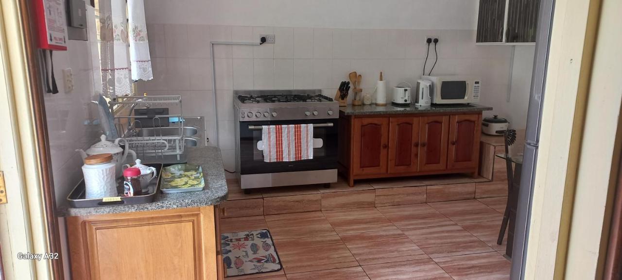 Loversnest Self Catering Anse aux Pins エクステリア 写真