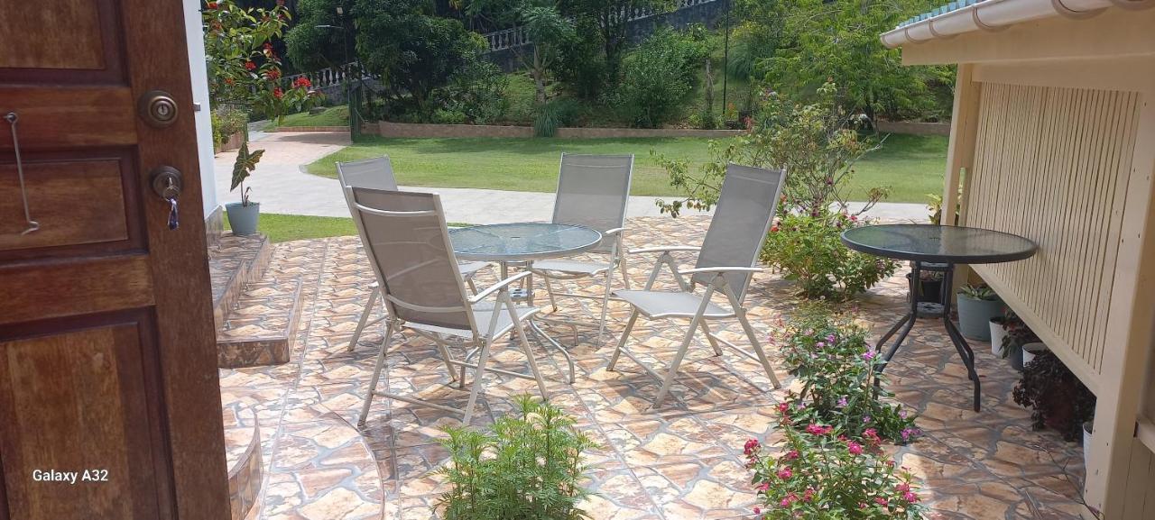 Loversnest Self Catering Anse aux Pins エクステリア 写真