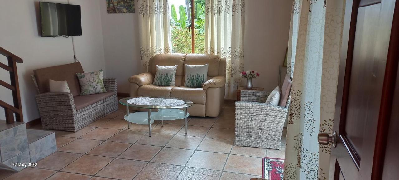 Loversnest Self Catering Anse aux Pins エクステリア 写真