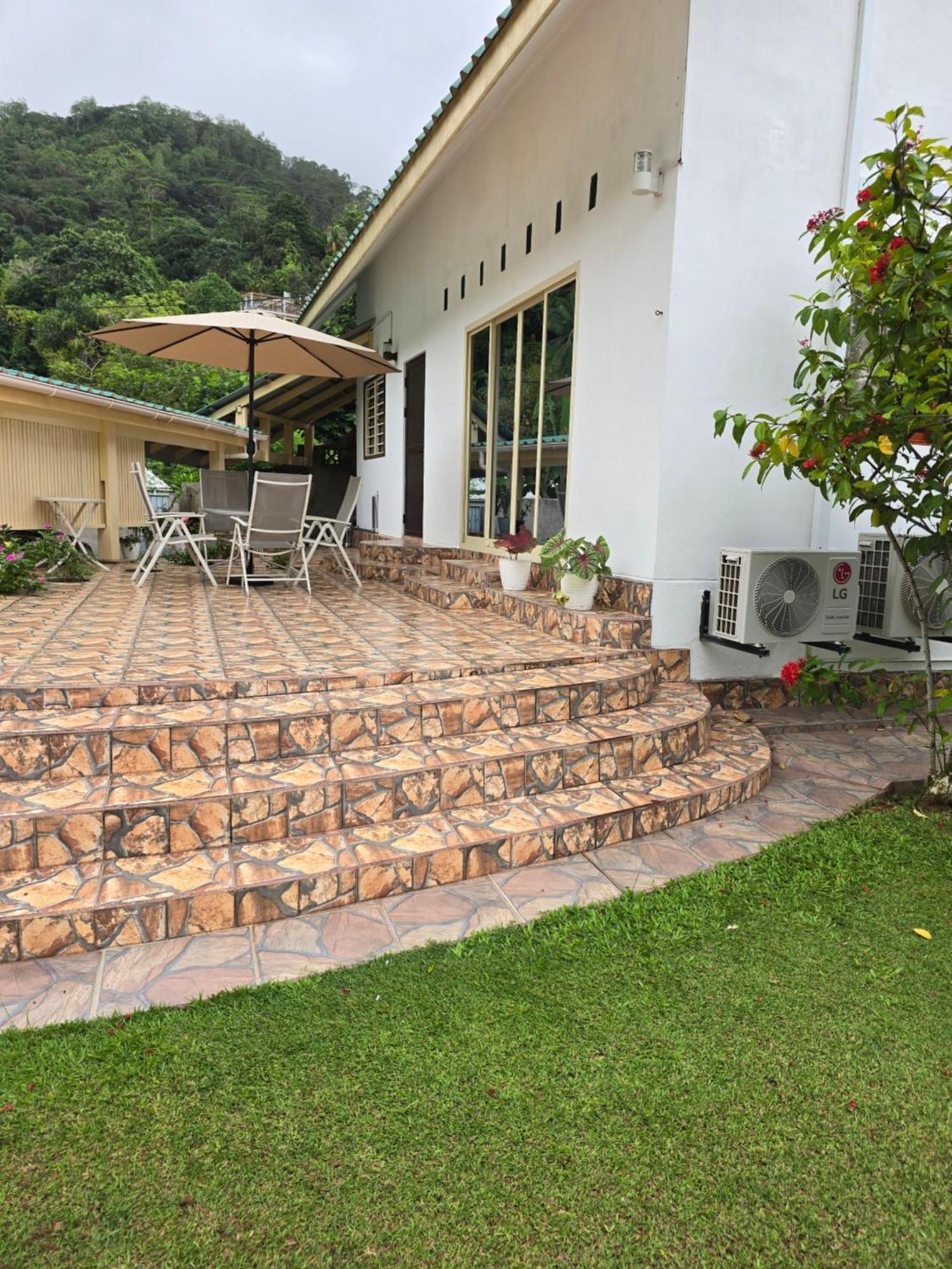 Loversnest Self Catering Anse aux Pins エクステリア 写真